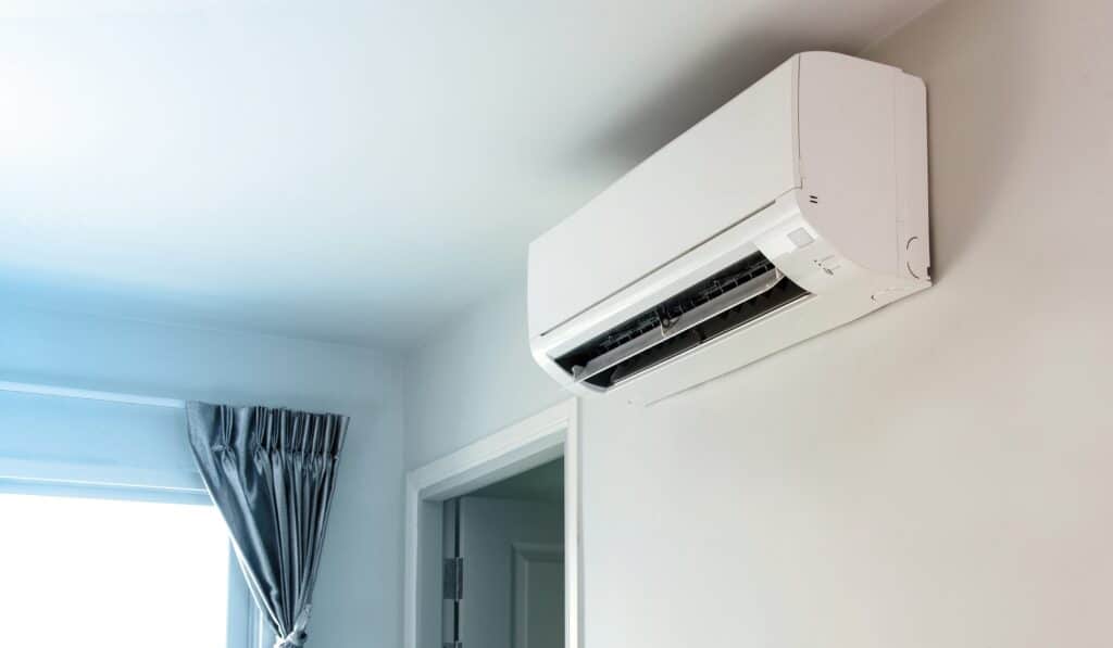 air conditioner freezes